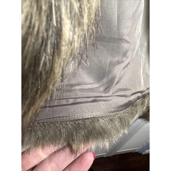 Old Navy Faux Fur Lined Vest Women's Size Medium NWT - Picture 7 of 8